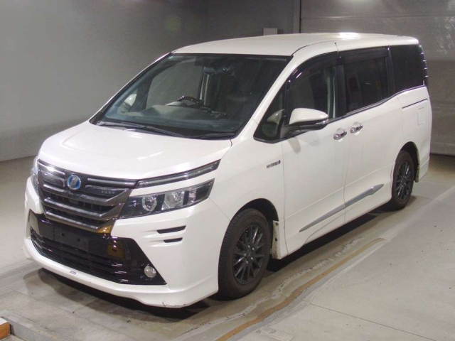 TOYOTA PRIUS ALPHA 2012