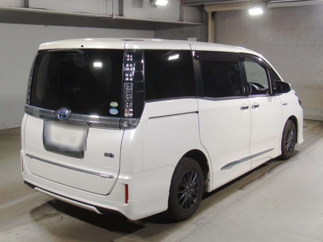 TOYOTA PRIUS ALPHA 2012