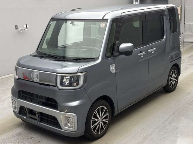 DAIHATSU WAKE 2015
