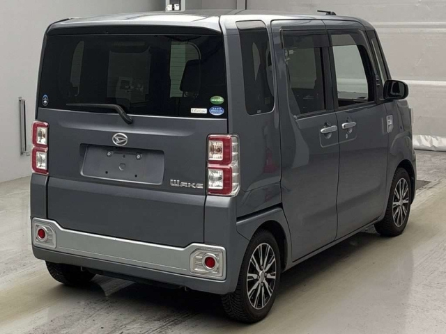 DAIHATSU WAKE 2015