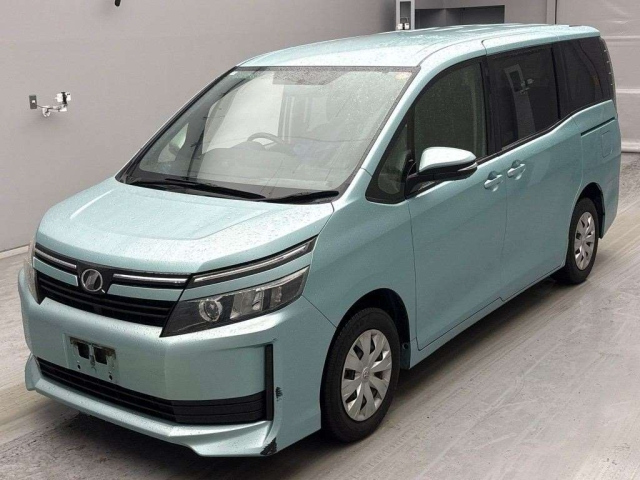 TOYOTA VOXY 2014