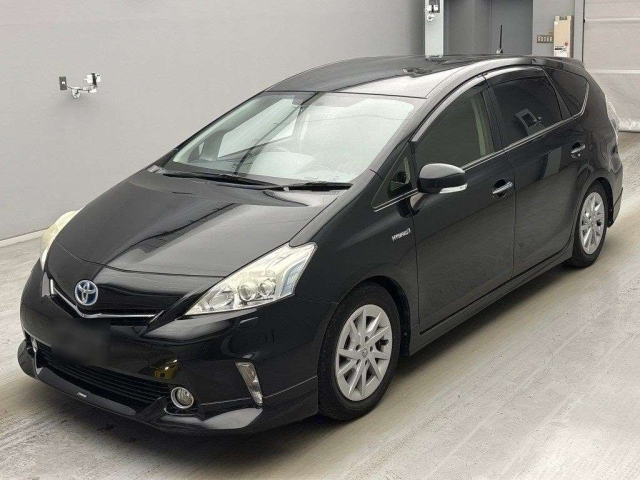 TOYOTA PRIUS ALPHA 2013