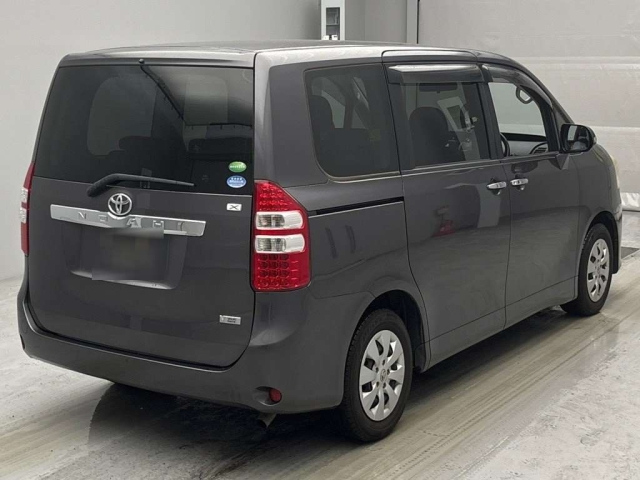 TOYOTA NOAH 2013
