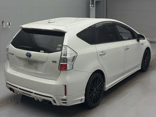 TOYOTA PRIUS ALPHA 2014