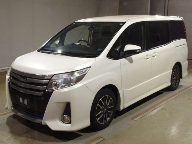 TOYOTA NOAH 2014