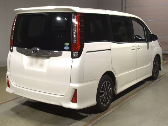 TOYOTA NOAH 2014