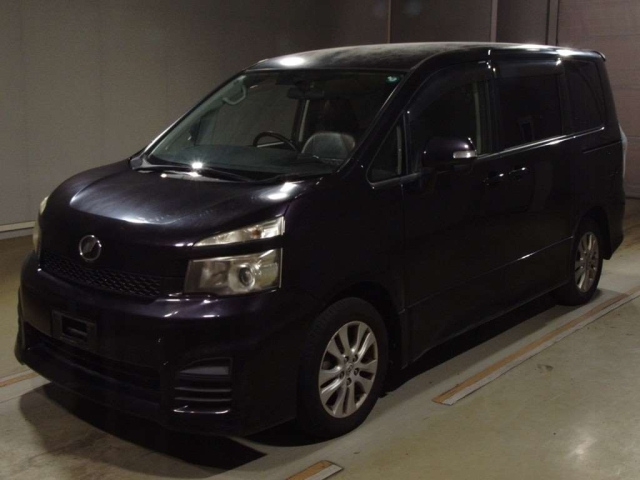 TOYOTA VOXY 2011