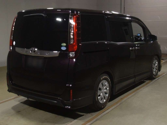 TOYOTA NOAH 2016