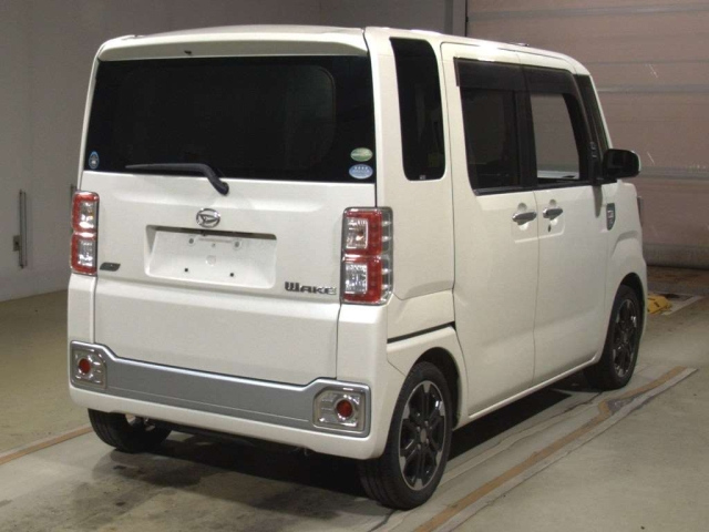 DAIHATSU WAKE 2015