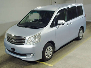 Toyota Noah 2012