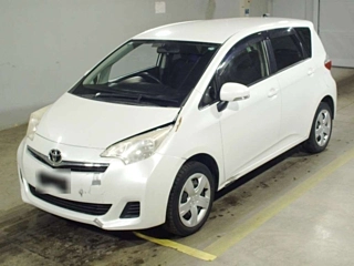 Toyota Ractis 2013