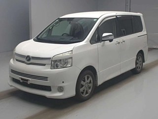 Toyota Voxy 2010