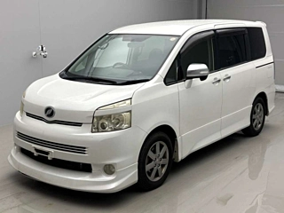 Toyota Voxy 2010