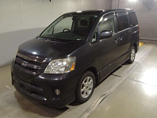 Toyota Noah 2005