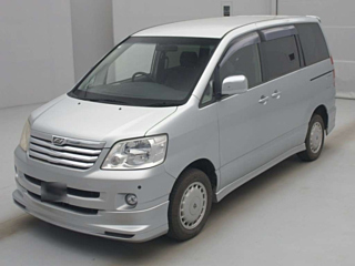 Toyota Noah 2003