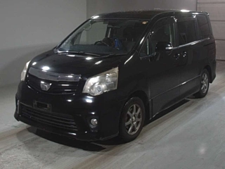 Toyota Noah 2010