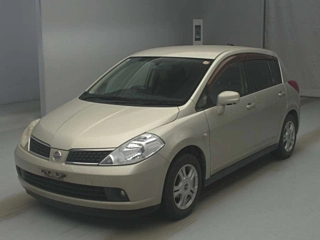Nissan Tiida 2004