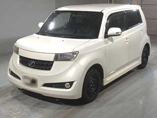 Toyota bB 2010
