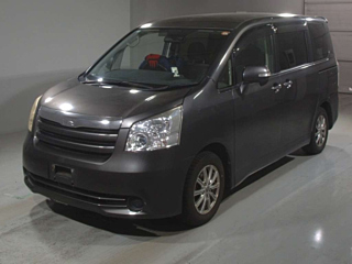 Toyota Noah 2010