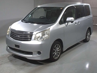 Toyota Noah 2011
