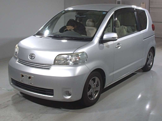 Toyota Porte 2010
