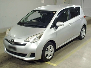 Toyota Ractis 2013