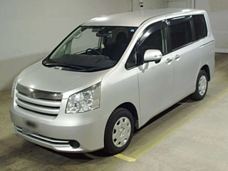 Toyota Noah 2010