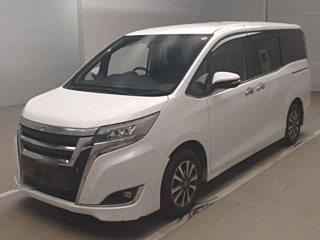 Toyota Esquire 2017