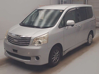 Toyota Noah 2013