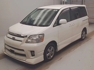 Toyota Noah 2004