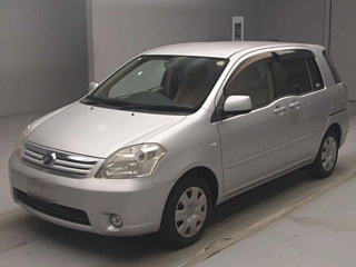 Toyota Raum 2011