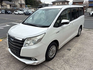 Toyota Noah 2015