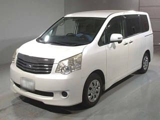 Toyota Noah 2010