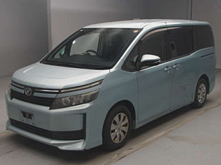 Toyota Voxy 2014