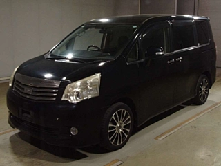 Toyota Noah 2013