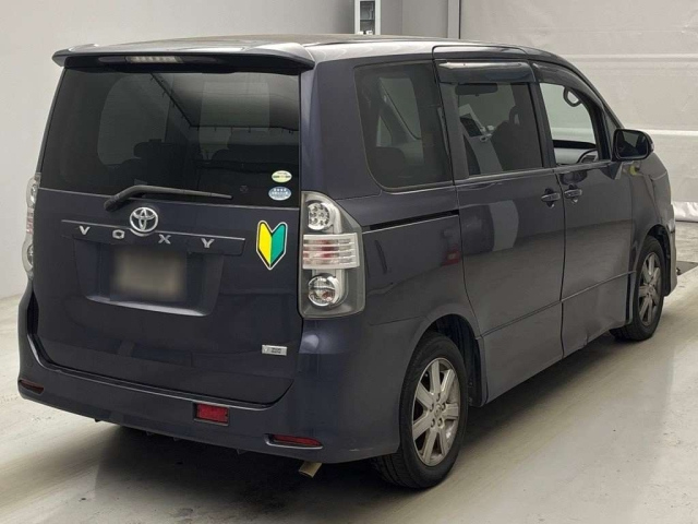 TOYOTA VOXY 2009