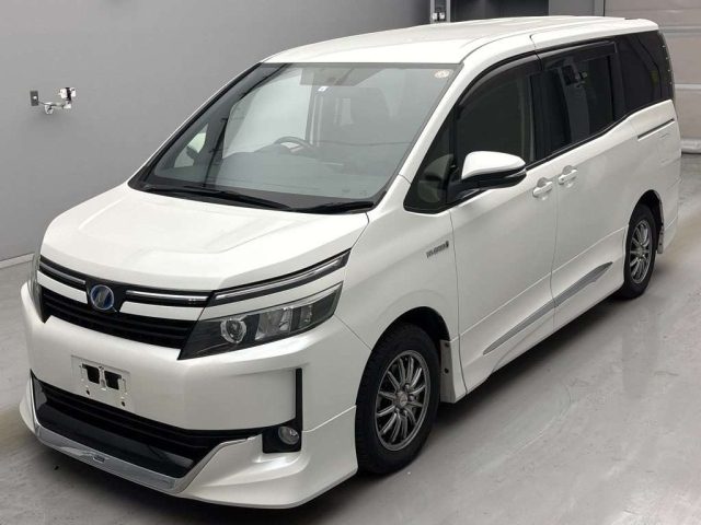 TOYOTA VOXY 2015