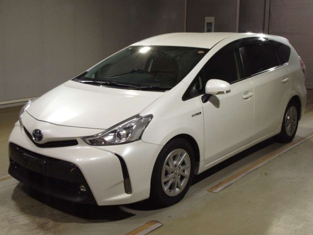 TOYOTA PRIUS ALPHA 2015