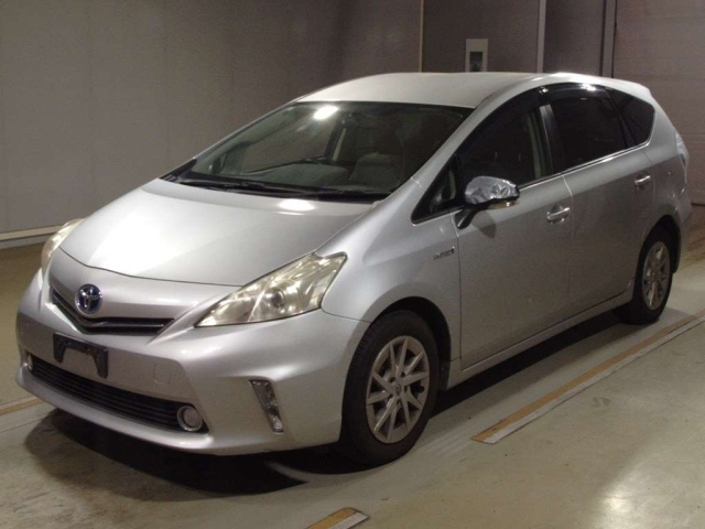TOYOTA PRIUS ALPHA 2011