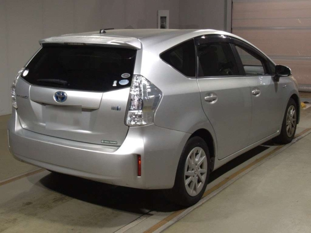 TOYOTA PRIUS ALPHA 2011