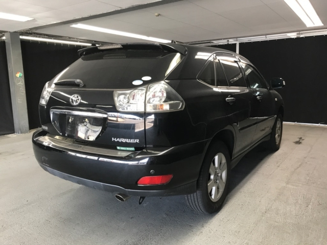 TOYOTA HARRIER 2010