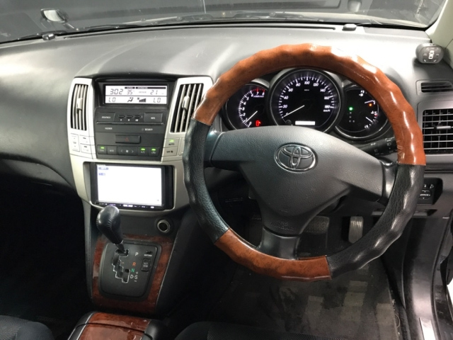 TOYOTA HARRIER 2010