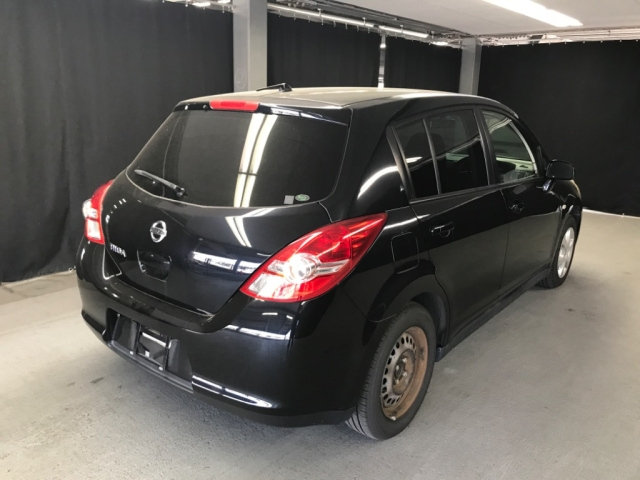 NISSAN TIIDA 2012