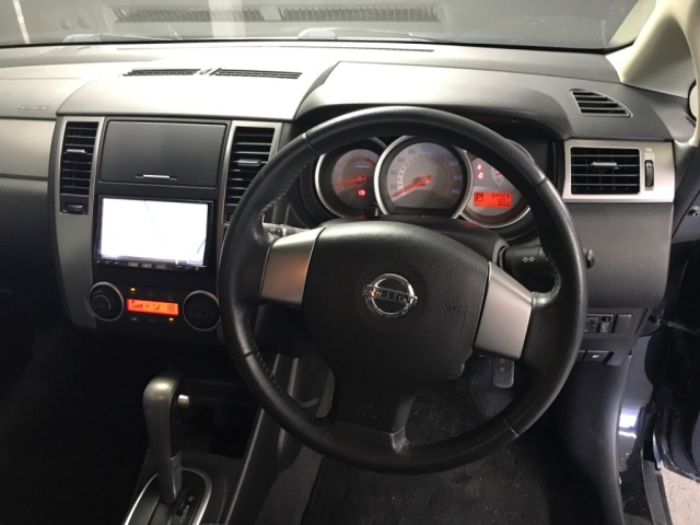 NISSAN TIIDA 2012