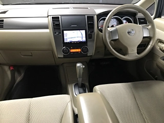 NISSAN TIIDA 2011