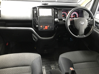 NISSAN SERENA 2010