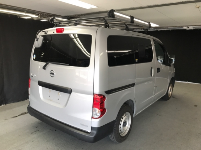 NISSAN NV200 2019
