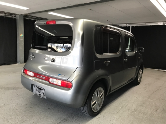 NISSAN CUBE 2010