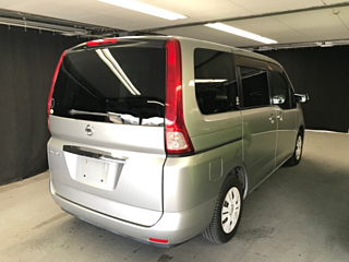 NISSAN SERENA 2010