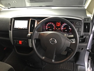 NISSAN SERENA 2010